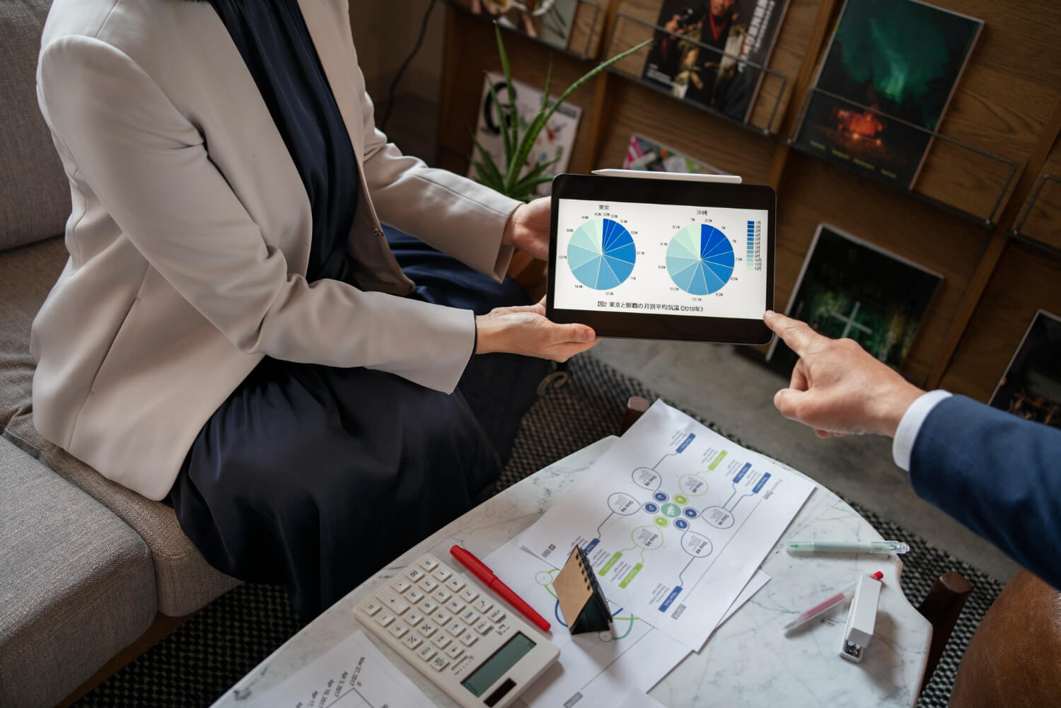 Employees holding a predictive analysis meeting